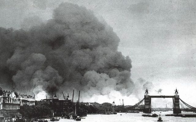 Londres bombardeada por la Luftwaffe