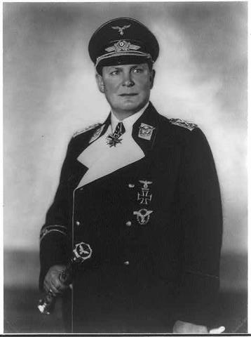 Hermann Göring Lucia a menudo el Distintivo especial