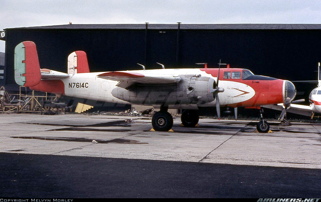 North American B-25J-30NC Mitchell. Nº de Serie 108-37246. N7614C. Conservado en el American Air Museum en Duxford, Londres, Inglaterra