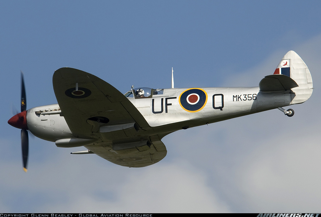 Supermarine Spitfire LF Mk IXe con número de Serie MK356 conservado en el Battle of Britain Memorial Flight en Lincolnshire, Inglaterra