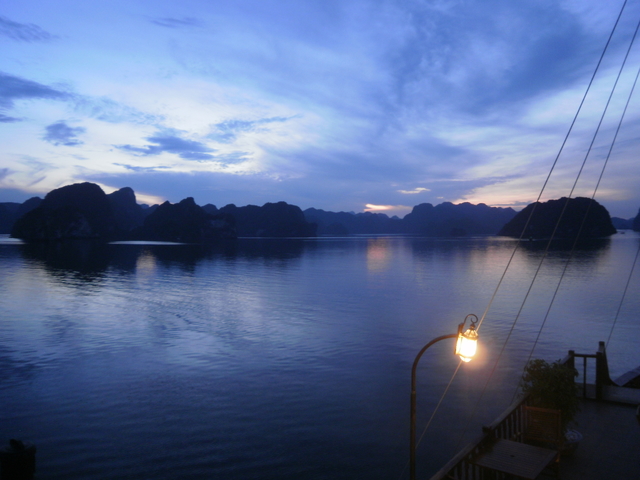 Vietnam y Angkor: 25 días a nuestro aire (Actualizado con fotos!!!) - Blogs de Vietnam - Etapa 3: Bahía de Halong (9)