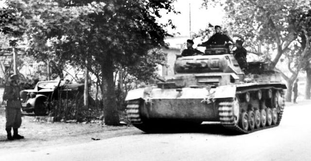 Panzer III Ausf E de la 2ª Panzer Division durante la campaña de Grecia. Abril de 1941