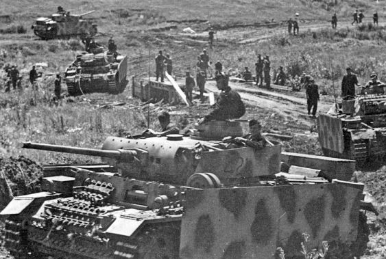 El Panzerregiment Grossdeutschland en un alto en los combates durante la Operación Ciudadela. Julio de 1943