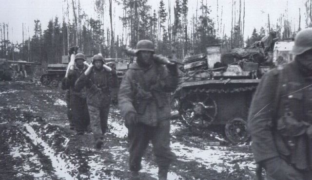 Tropas del Kampfgruppe Strachwitz durante los combates en Narva. Primavera de 1944